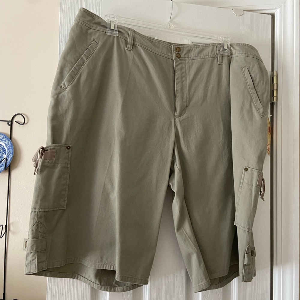 Caribbean Joe Women’s Capri/Bermuda Shorts Sz 20W